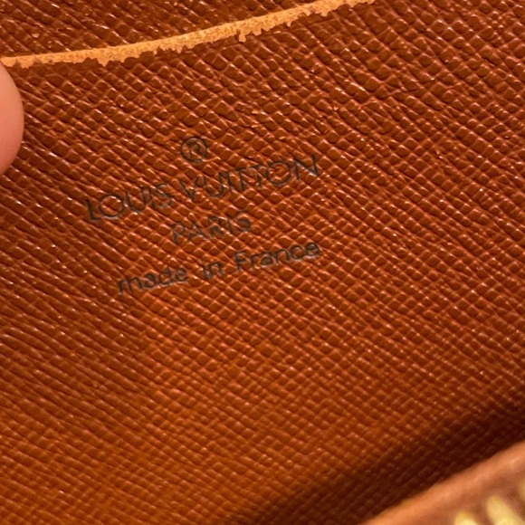 Authentic Louis Vuitton Large Zip Around Wallet | TH1020 - Picture 15 of 15